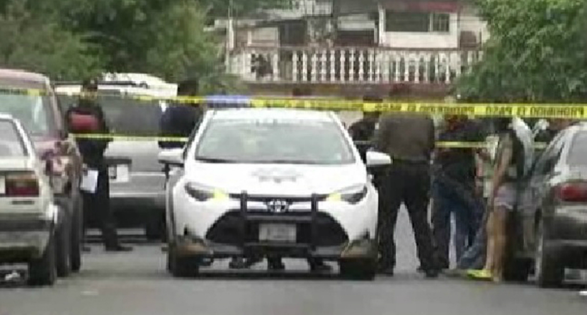 Balean automóvil en el municipio de Monterrey