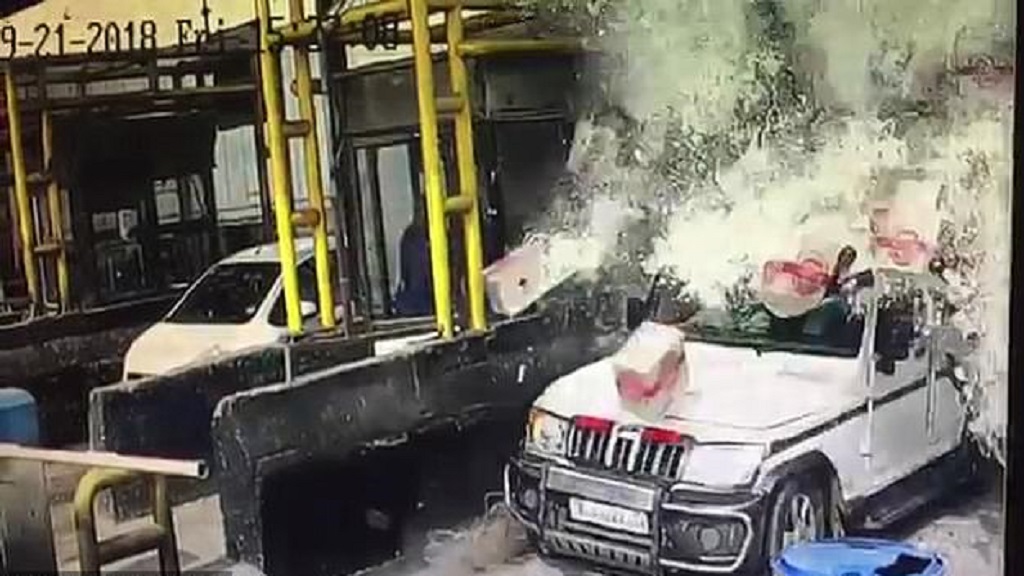 #Video Avalancha de cerveza sepulta camioneta