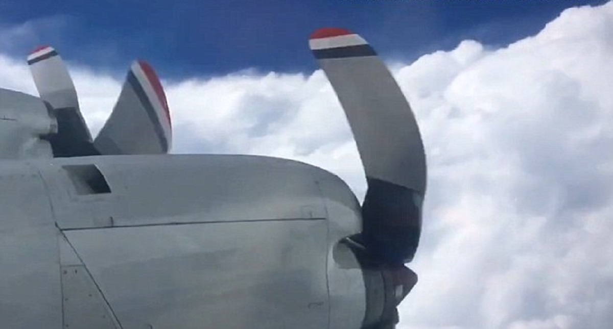 #Video Avión viaja dentro del ojo del huracán Florence