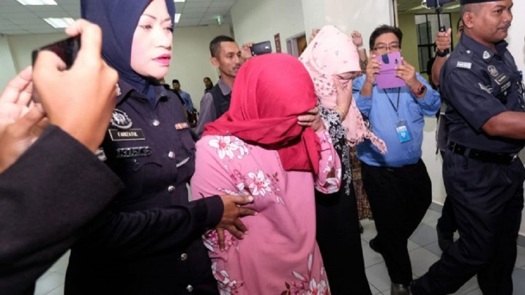 Azotan en público a mujeres lesbianas en Malasia - azotan-a-mujres-en-publico-por-intentar-tener-sexo-en-publico-en-terengganu