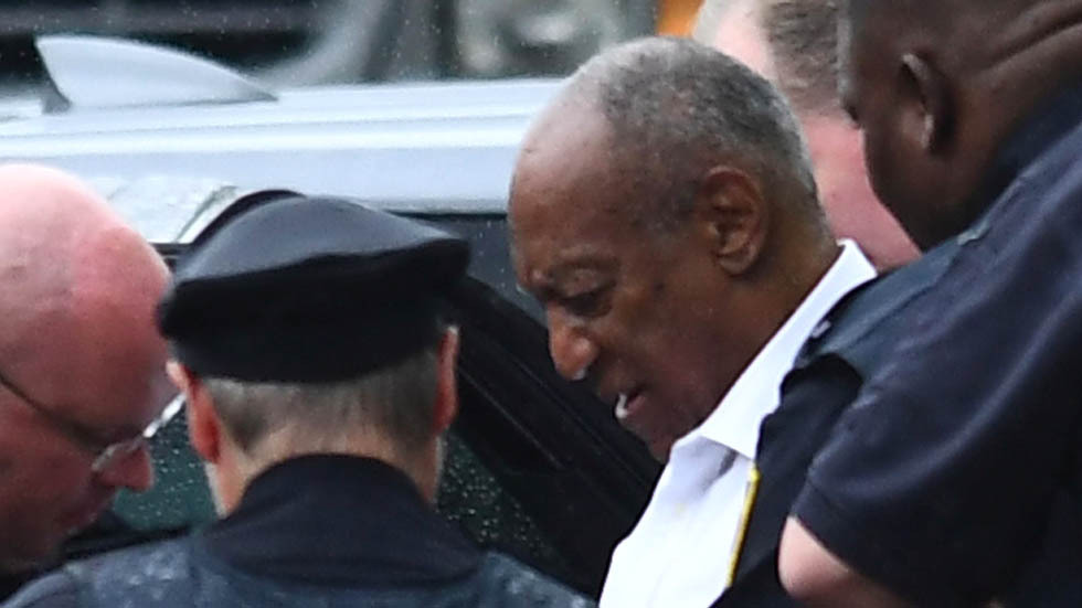 Dan de tres a 10 años de cárcel a Bill Cosby