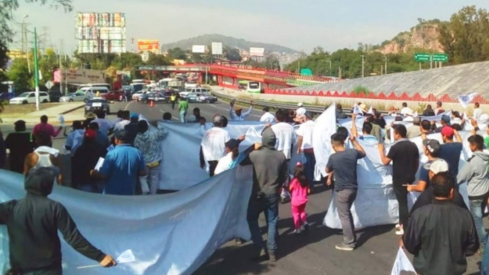 Liberan autopistas y carreteras tras bloqueos Liberan autopistas y carreteras tras bloqueos