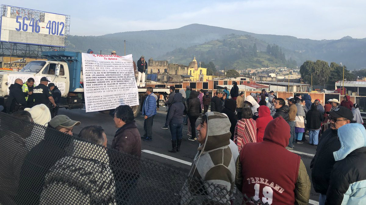 Ejidatarios bloquean la Autopista México-Puebla