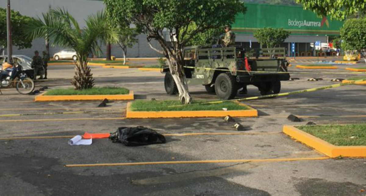 Encuentran cadáver desmembrado en centro comercial en Acapulco