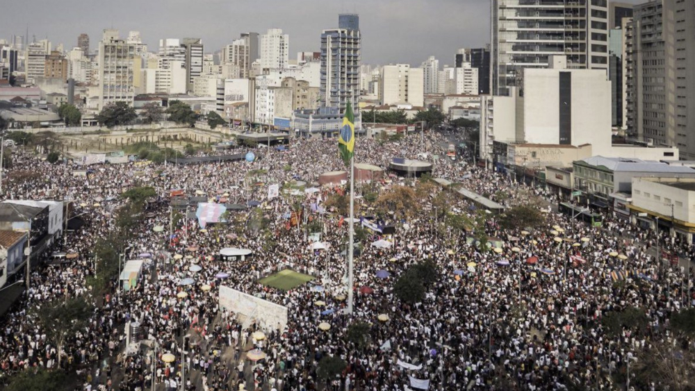 Protesta masiva contra Bolsonaro recorre Brasil