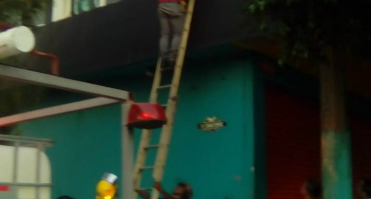 Grave niña de siete años tras caer de tercer piso en Veracruz