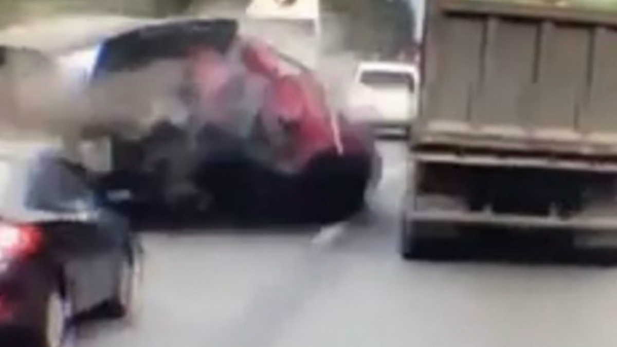 #Video Carambola en Bielorrusia deja al menos un muerto #Video Carambola en Bielorrusia deja al menos un muerto