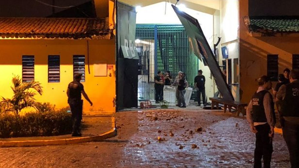 Más de 100 presos huyen de cárcel en Brasil