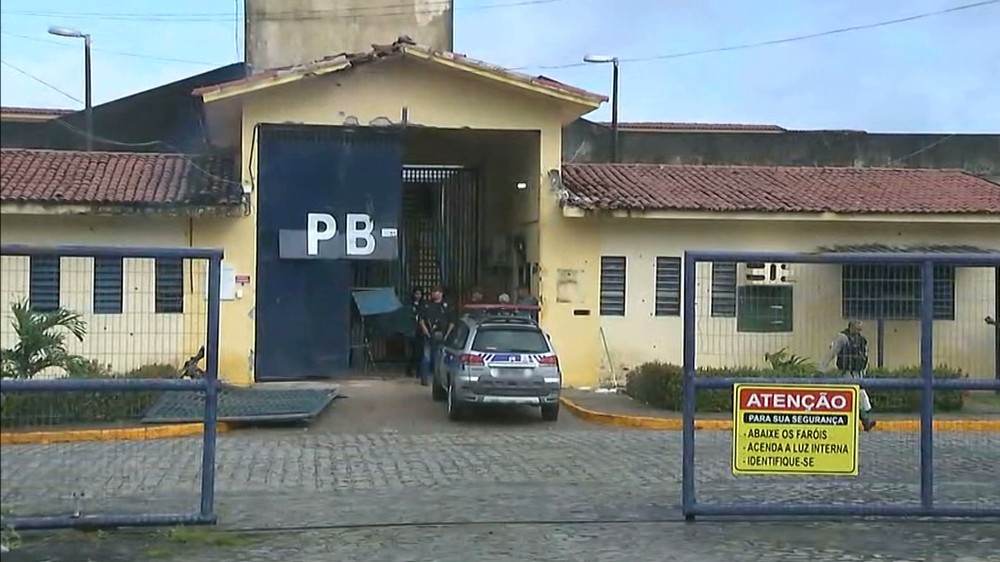 Más de 100 presos huyen de cárcel en Brasil - carcel-brasil1