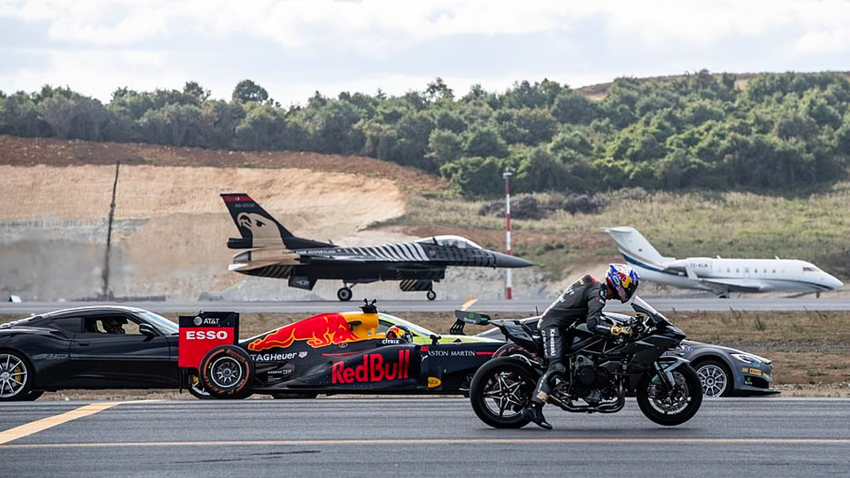 #Video Carrera de ensueño entre jets, Tesla y superdeportivos
