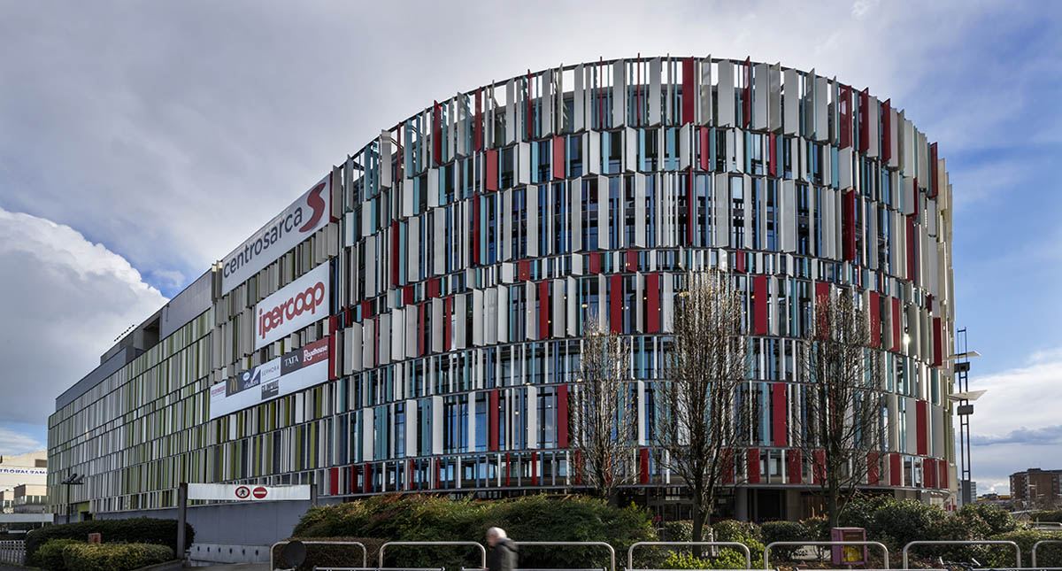 Adolescente muere tras caer a ducto de aire por selfie