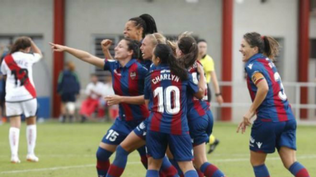 Charlyn Corral y el Levante inician temporada con triunfo