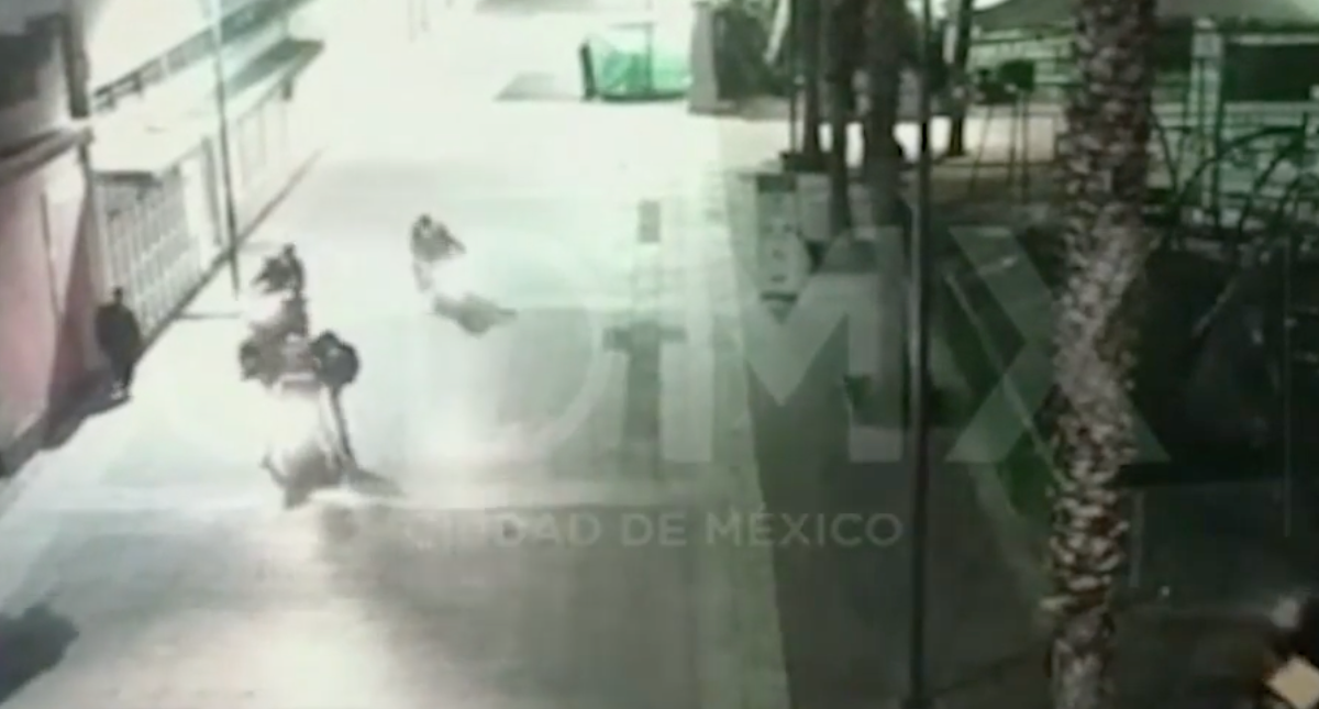 #Video Sicarios huyeron de Garibaldi en moto vestidos de charro #Video Sicarios huyeron de Garibaldi en moto vestidos de charro