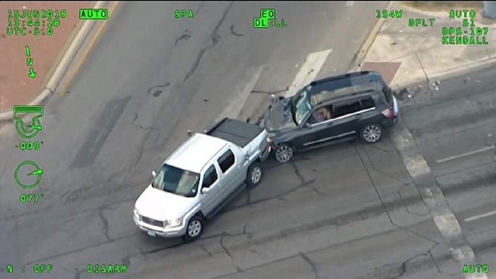 #Video Choca y escapa de persecución policiaca con su bebé a bordo