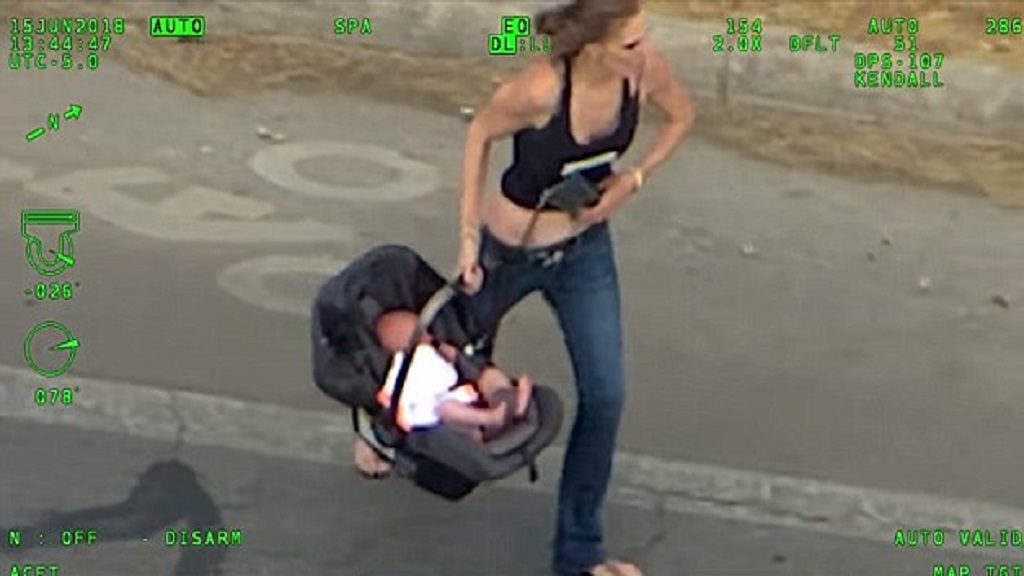 #Video Choca y escapa de persecución policiaca con su bebé a bordo - choca-y-escapa-de-persecucion-policiaca-con-su-bebe-a-bordo