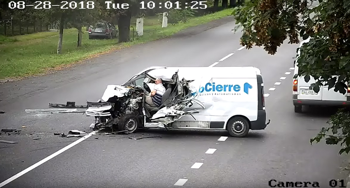 #Video Conductor se queda dormido y choca en Ucrania