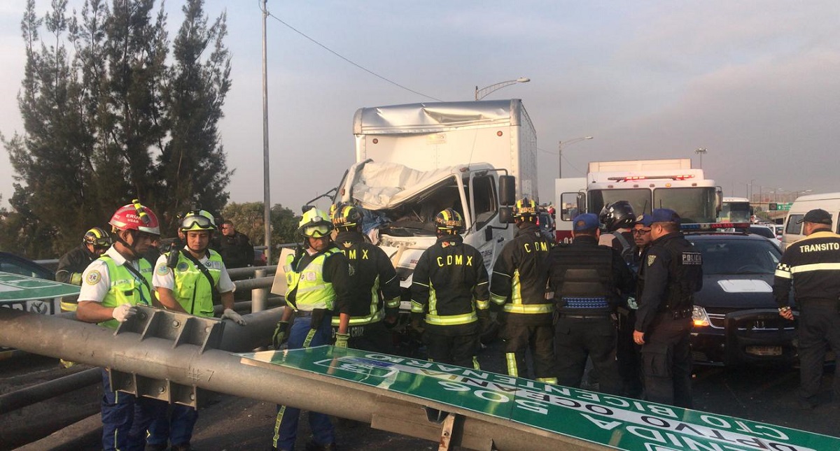 Conductor se mata tras chocar en distribuidor vial Heberto Castillo Conductor se mata tras chocar en distribuidor vial Heberto Castillo