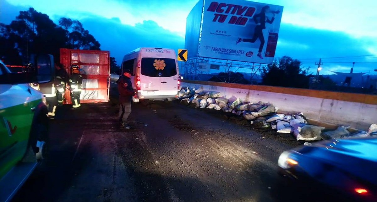 Cierran parcialmente la México-Cuernavaca por torton accidentado - cierran-parcialmente-la-aut-mexico-cuernavaca-por-camion-accidentado