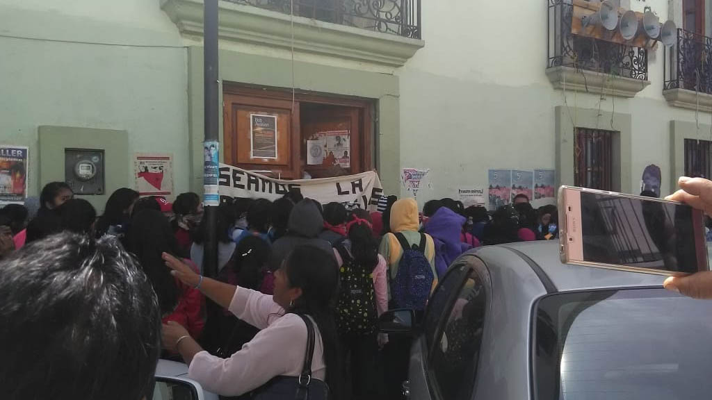 #Video Normalistas toman el edificio central de la CNTE en Oaxaca