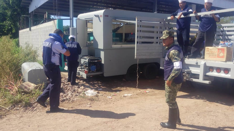 Semar instala cocina móvil en Sinaloa para apoyar a damnificados - cocina-secretaria-de-marina-los-mochis-sinaloa-6