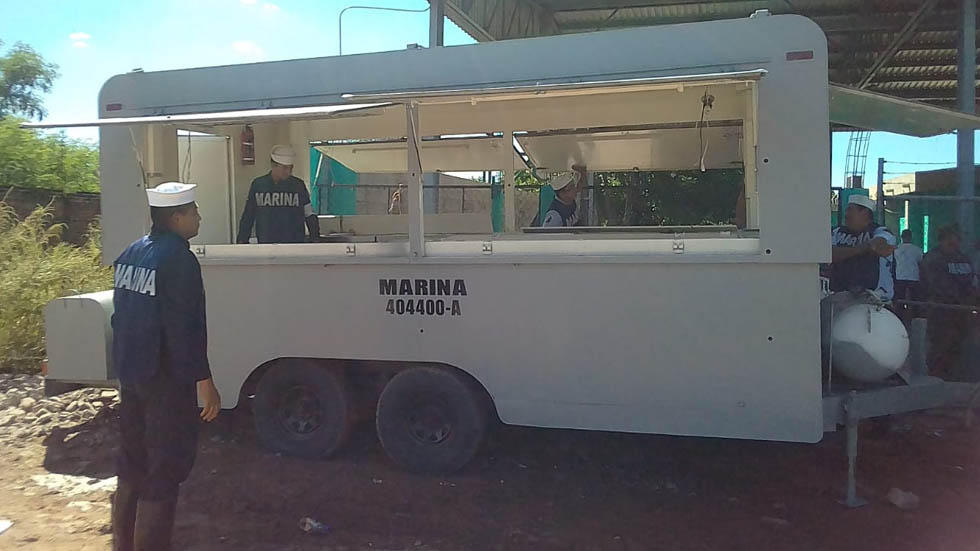 Semar instala cocina móvil en Sinaloa para apoyar a damnificados - cocina-secretaria-de-marina-los-mochis-sinaloa