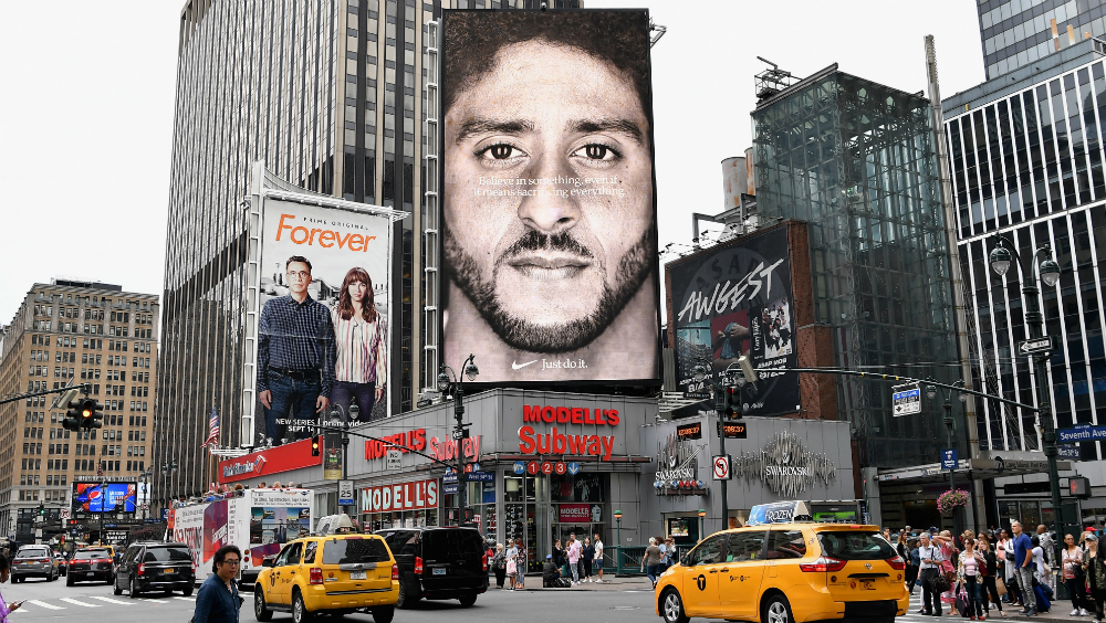 Acciones de Nike alcanzan máximo histórico tras campaña con Kaepernick