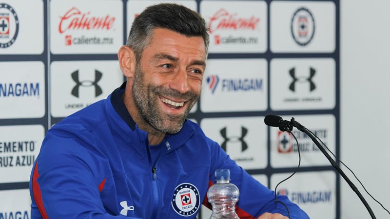 Caixinha confía en que Roberto Alvarado juegue en Europa - cruz-azul