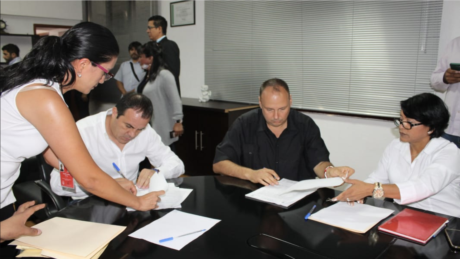 Cuauhtémoc Blanco deja alcaldía de Cuernavaca