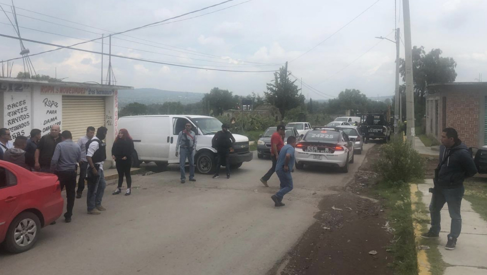 Intentan linchar a policías en Edomex