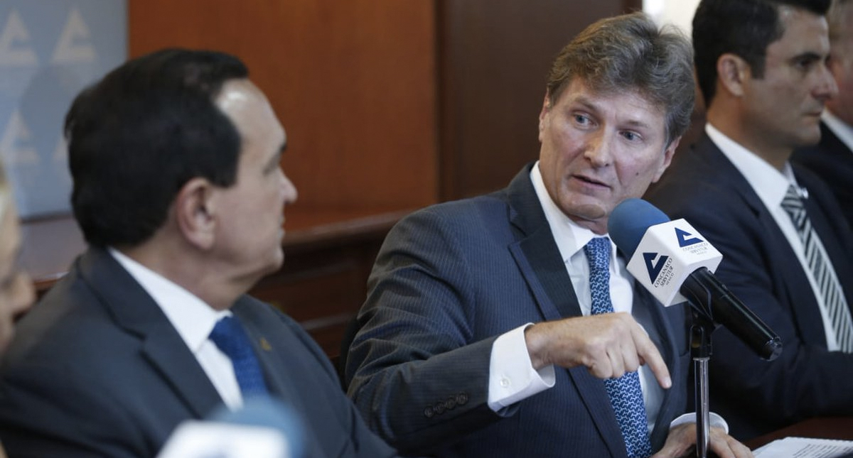 “Si quieren tren, métanle al aeropuerto”: De la Madrid