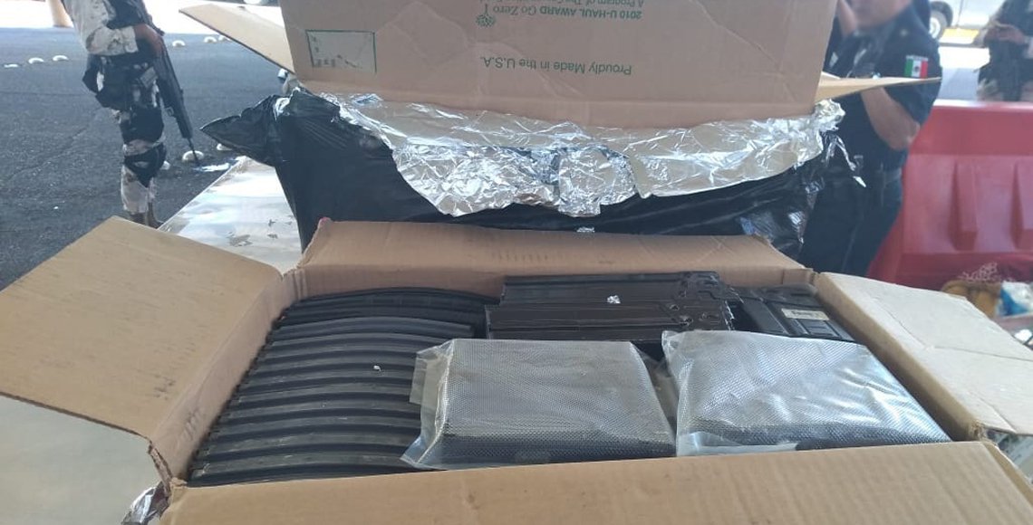 Detienen a hombre con 24 armas largas y seis mil cartuchos en Sonora - decomiso-sonora