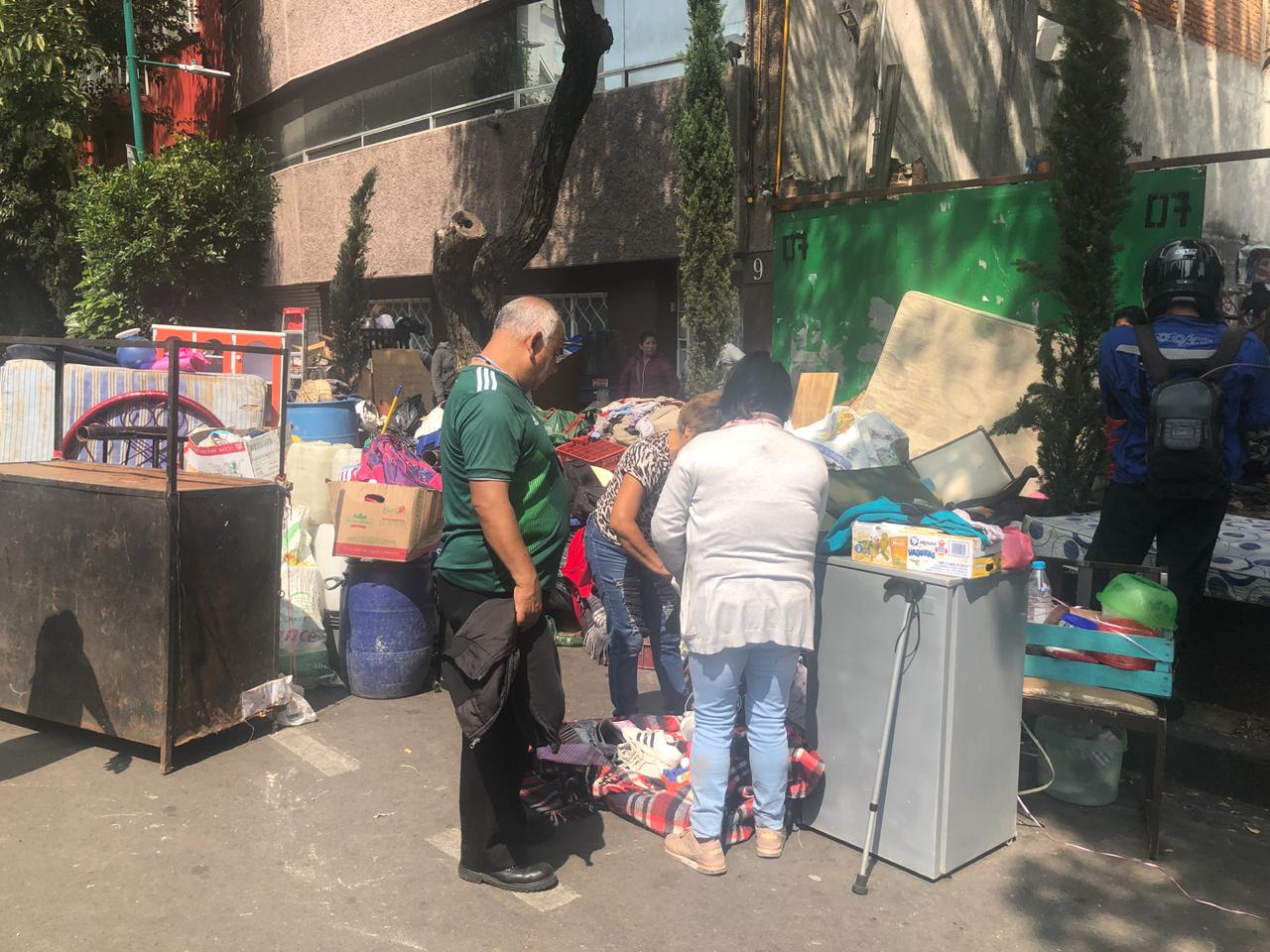 #Video Vecinos se enfrentan a granaderos en la colonia Juárez - desalojos1