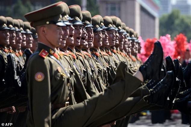 Corea del Norte realiza desfile militar sin misiles intercontinentales - desfile-corea-del-norte