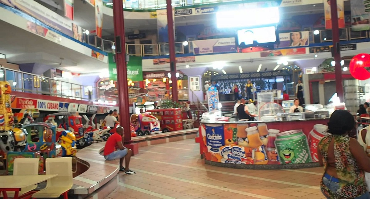 Despiden a empleados de súper por vender 15 mil manzanas a un cliente - despiden-a-empleados-de-super-por-vender-15-mil-manzanas-a-un-cliente-en-cuba