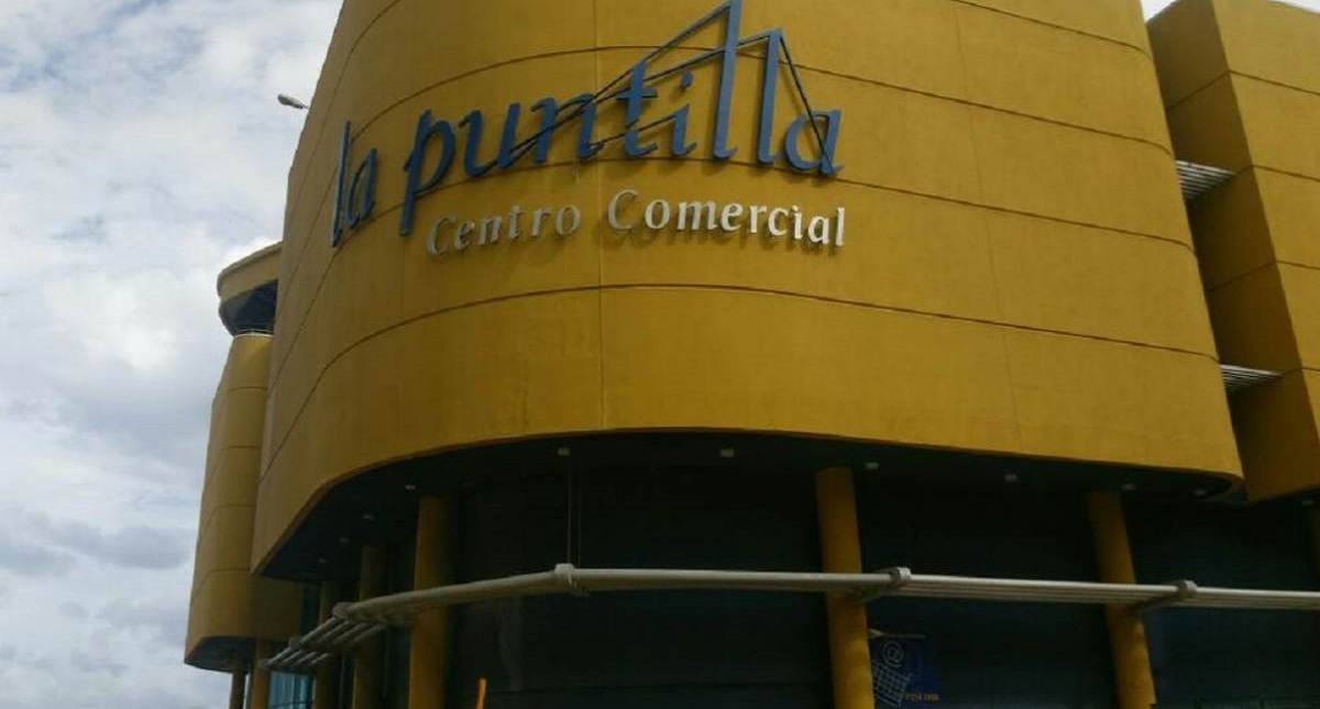 Despiden a empleados de súper por vender 15 mil manzanas a un cliente - despiden-a-empleados-de-super-por-vender-15-mil-manzanas-a-un-cliente