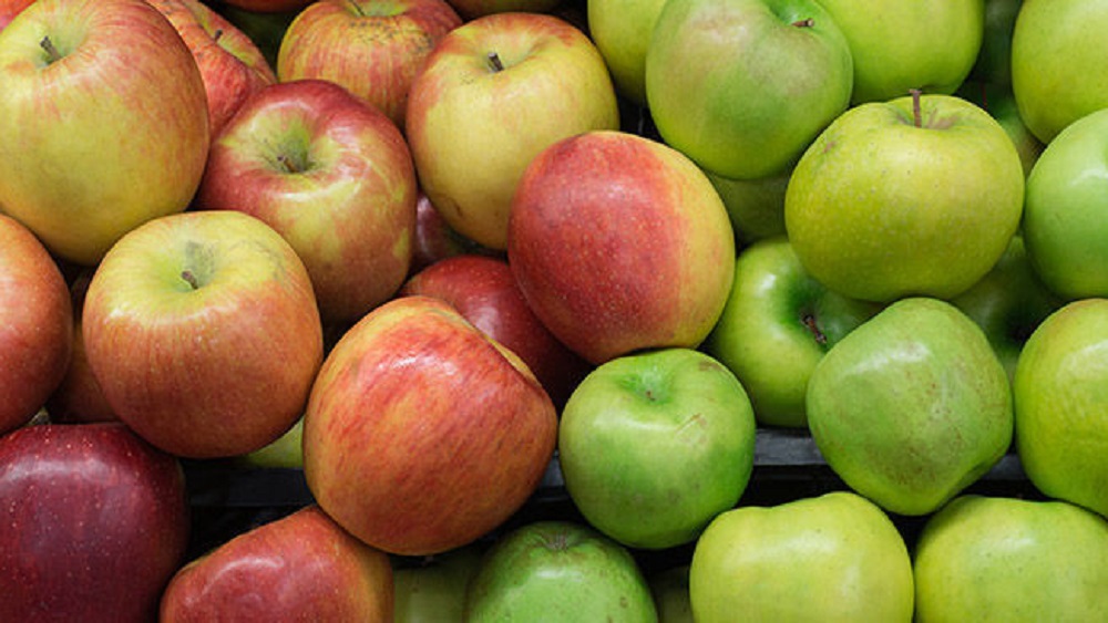 Despiden a empleados de súper por vender 15 mil manzanas a un cliente