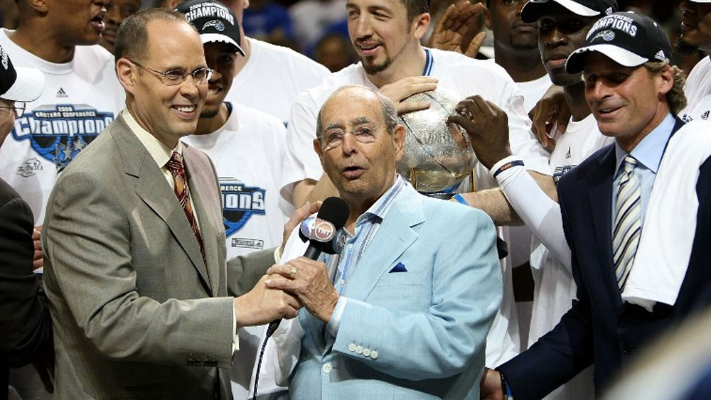 Muere el multimillonario Richard DeVos