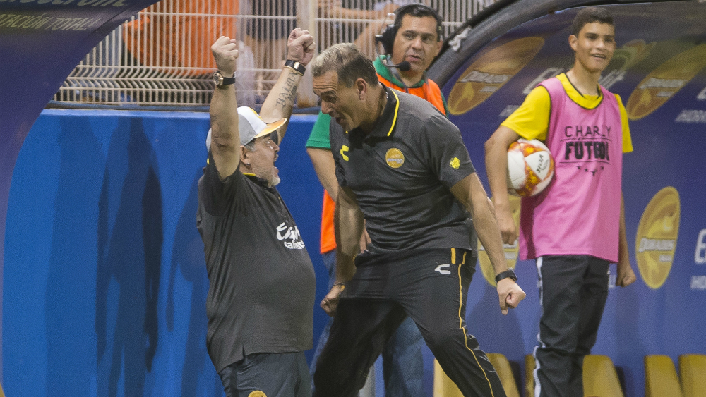 Maradona debuta con el pie derecho en el futbol mexicano