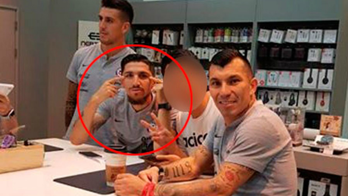 Seleccionado chileno podría ser sancionado por gesto xenófobo Seleccionado chileno podría ser sancionado por gesto xenófobo