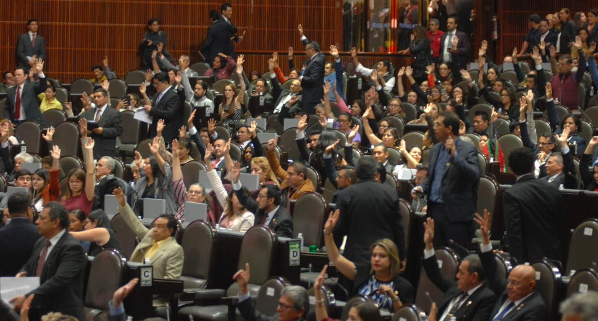 Aprueban diputados ley para que ningún servidor gane más que el presidente