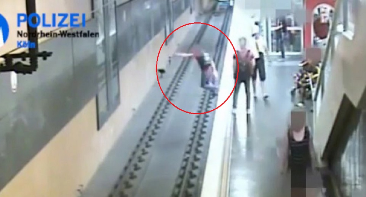 #Video Discute con su novia y arroja a vías del Metro a desconocido