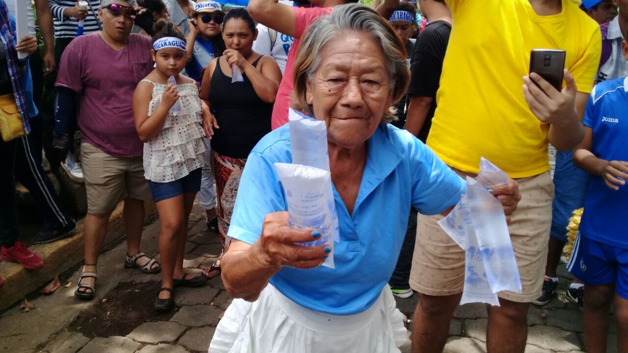 Detienen a anciana en protestas en Nicragua