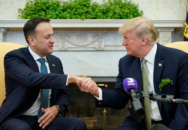 Posponen visita de Trump a Irlanda - donald-trump-leo-varadkar
