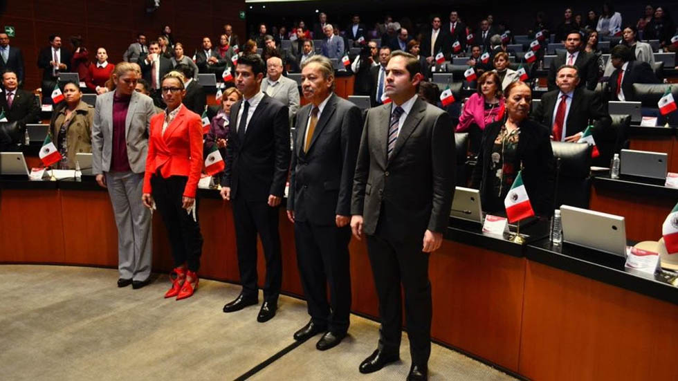 Enrique Murat toma protesta en el Senado en lugar de Manuel Velasco