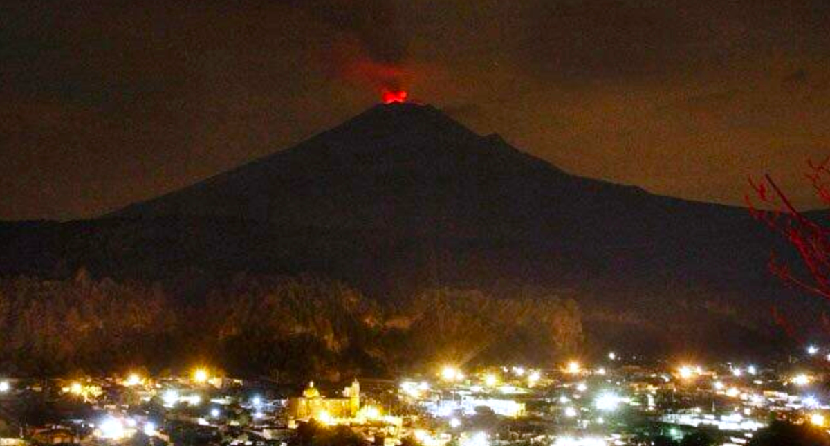 #Video Popocatépetl lanza fragmentos incandescentes durante explosión