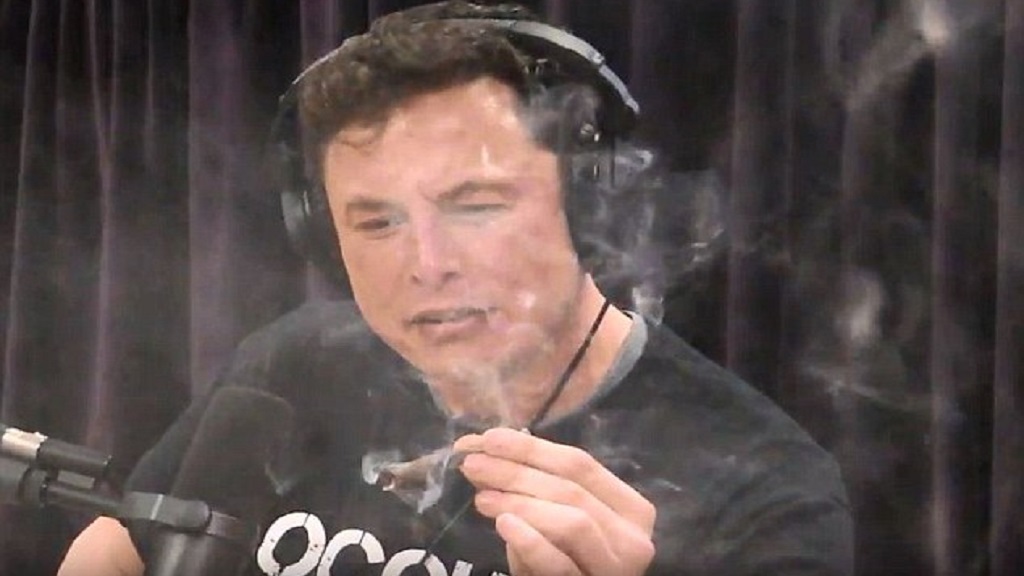 #Video Elon Musk fuma mariguana y acciones de Tesla se desploman #Video Elon Musk fuma mariguana y acciones de Tesla se desploman