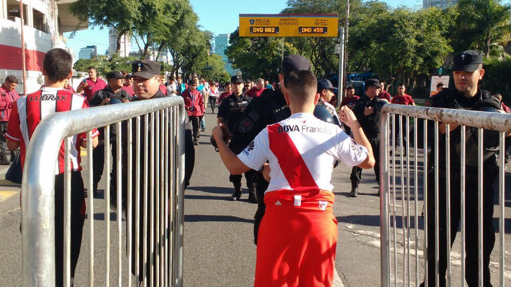 Estadios en Argentina se han convertido en bases de criminales