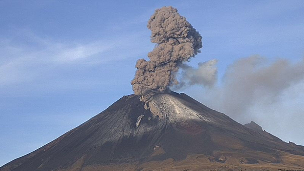 El Popocatépetl registra dos explosiones este sábado