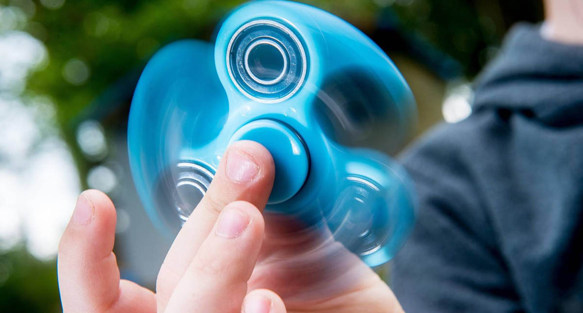 Niño muere tras incidente con Fidget Spinner luminoso - fidget-spinner