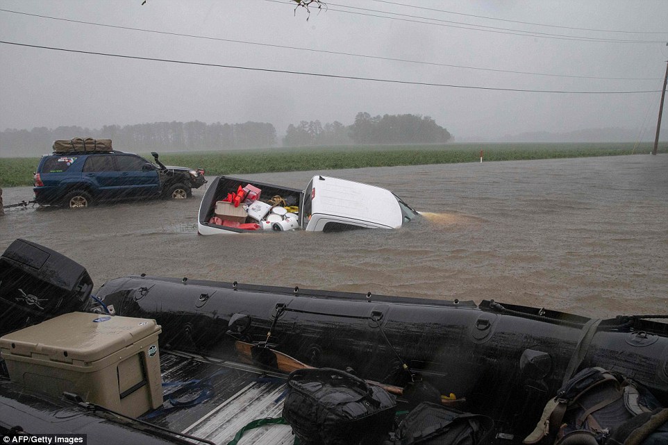 Florence deja al menos 14 muertos en su lento avance por EE.UU. - florence-carolinas-muertos